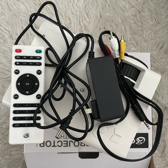 GPX mini projector with Bluetooth - Picture 6 of 9